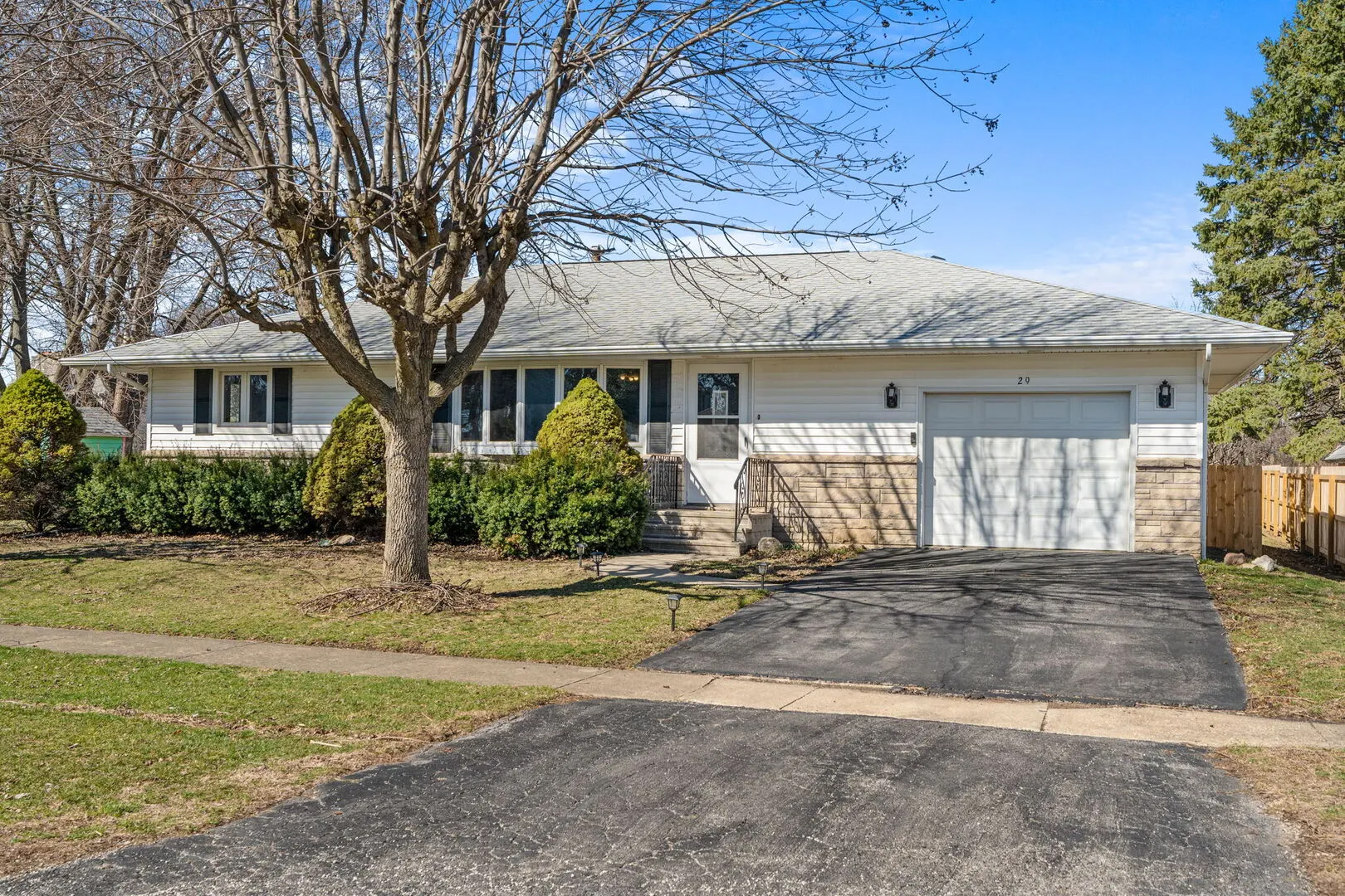 29 W Oak Street IL