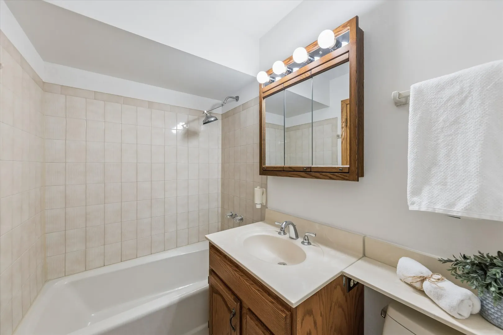 303 E Butterfield Road IL