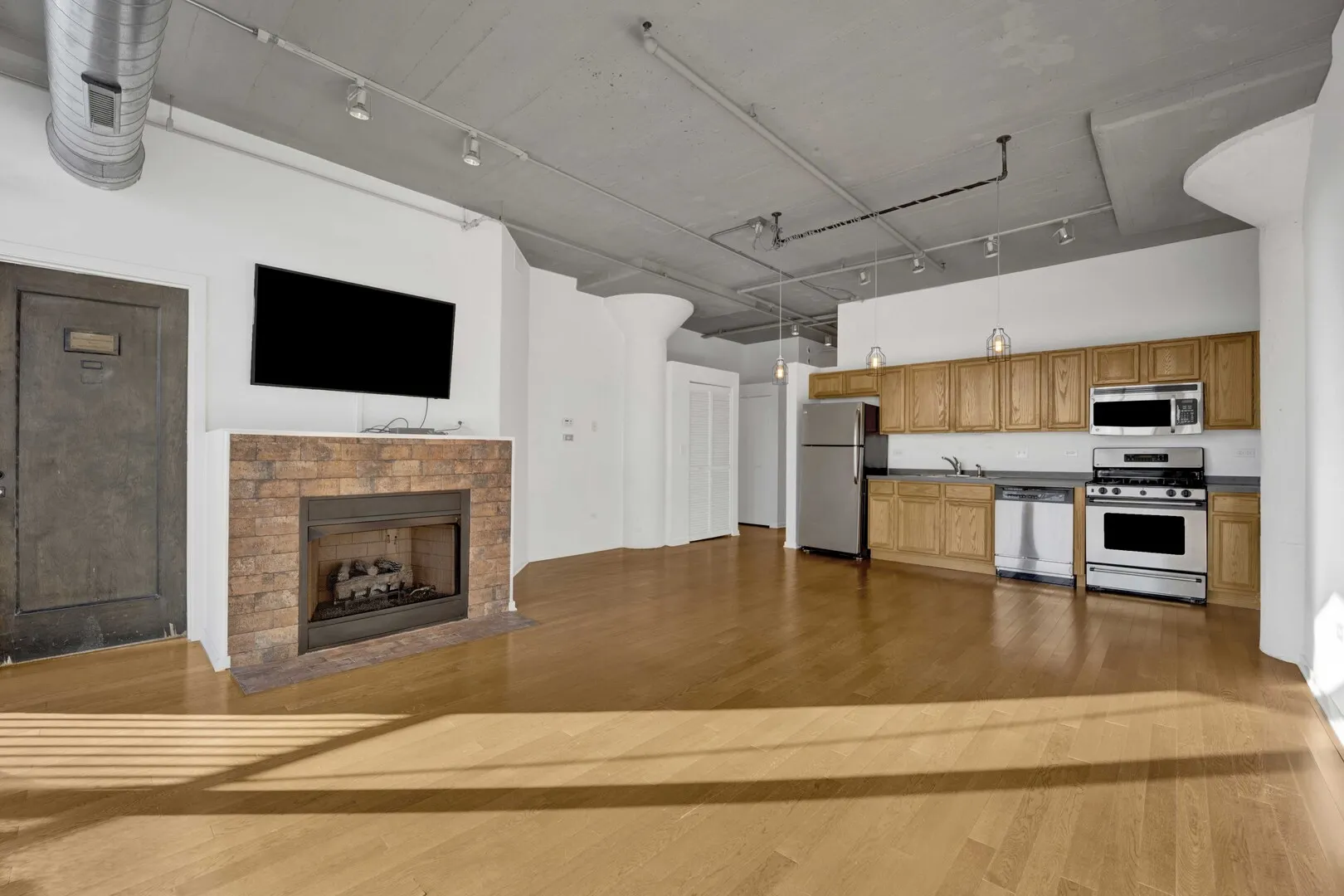 1525 S Sangamon Street IL #610
