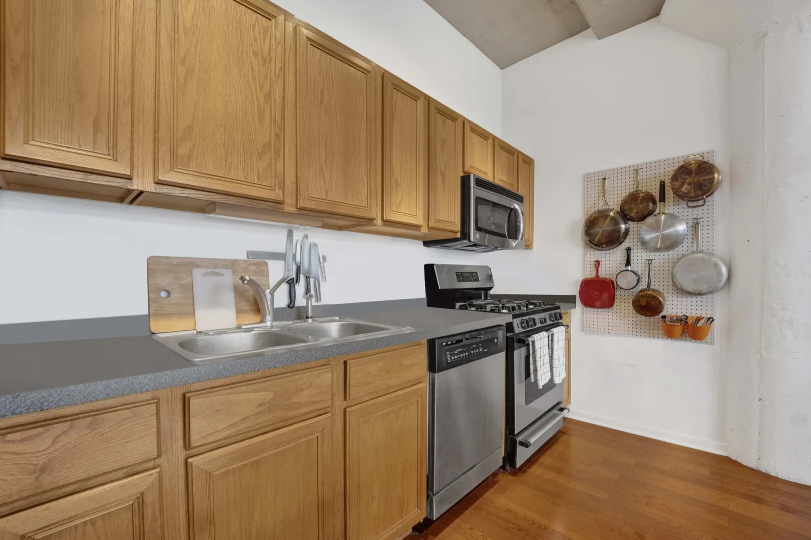 1525 S Sangamon Street IL #610