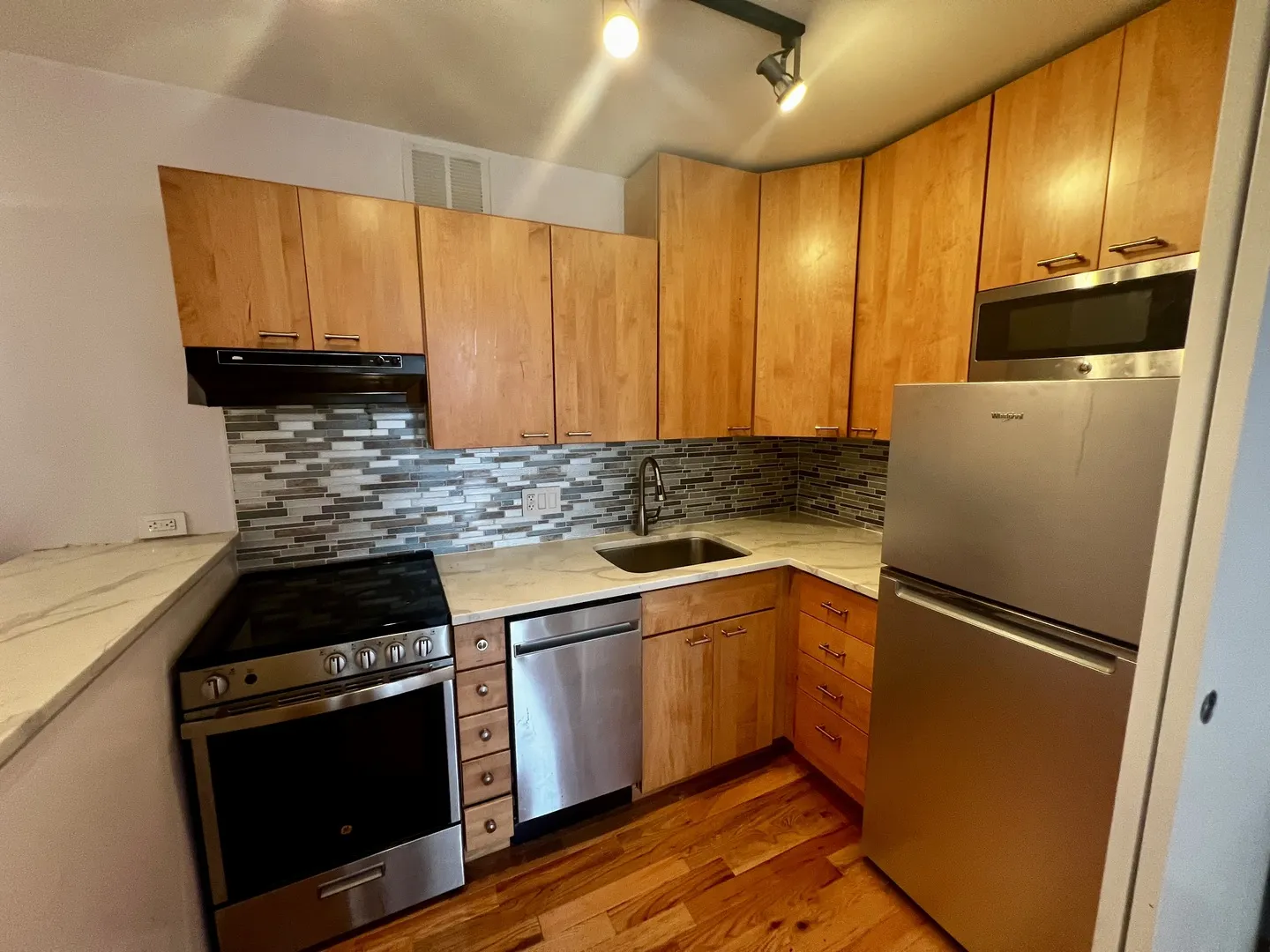 2400 N Lakeview Avenue IL #1007