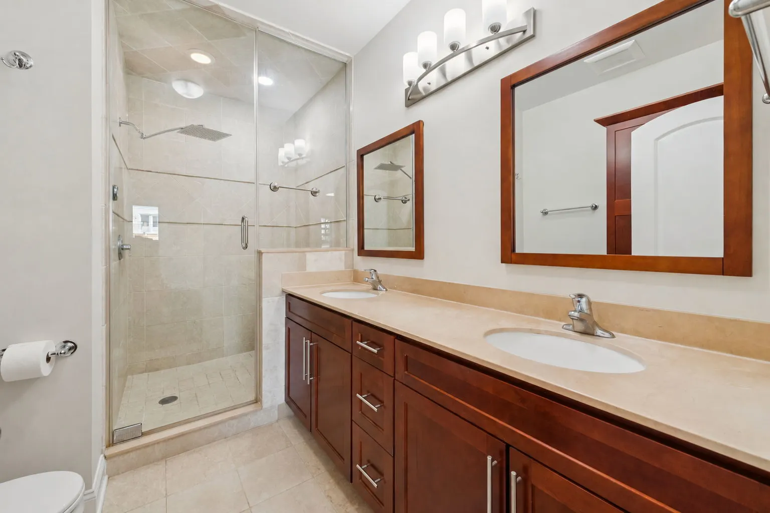 1450 W Chestnut Street IL #2
