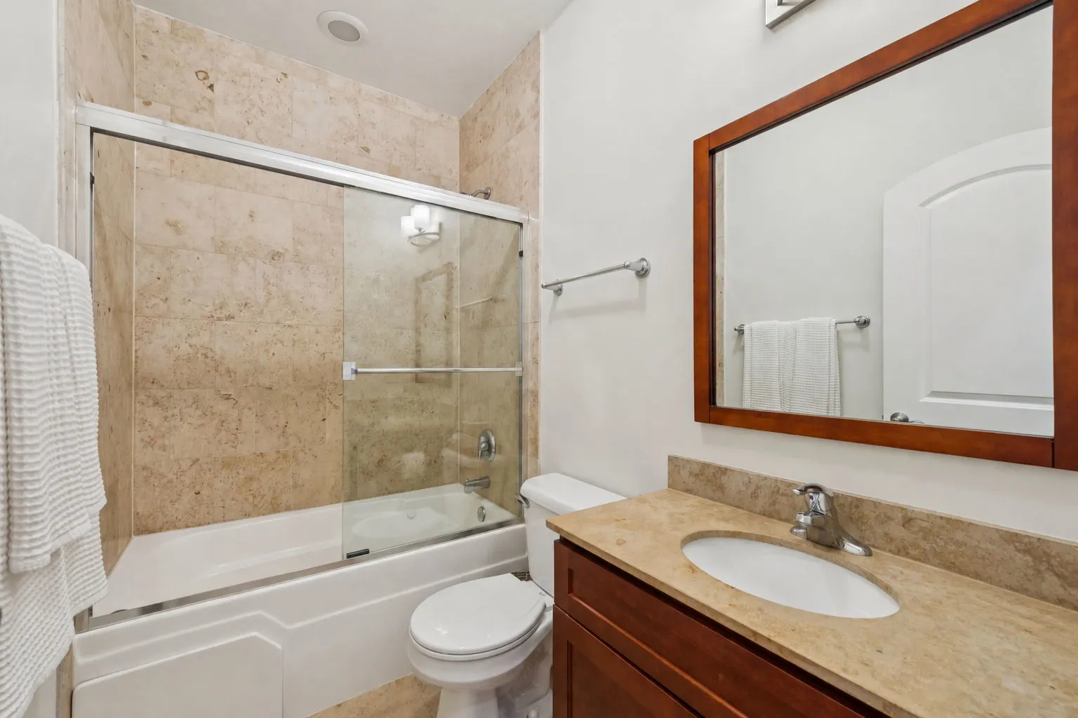 1450 W Chestnut Street IL #2