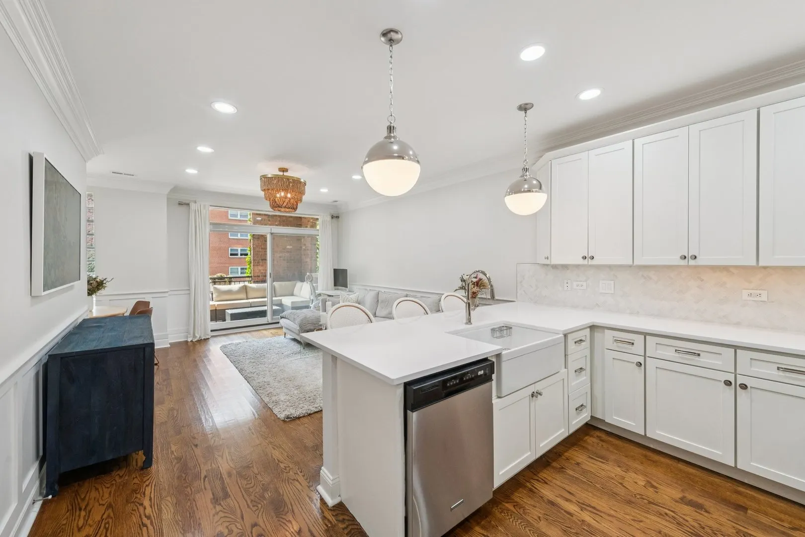 1450 W Chestnut Street IL #2