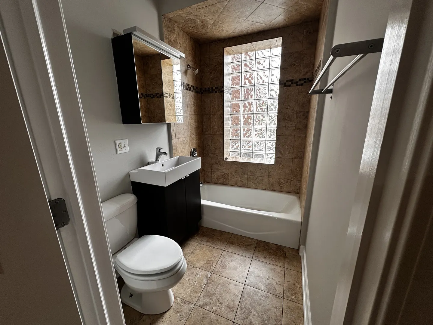 414 W Walnut Street IL #210