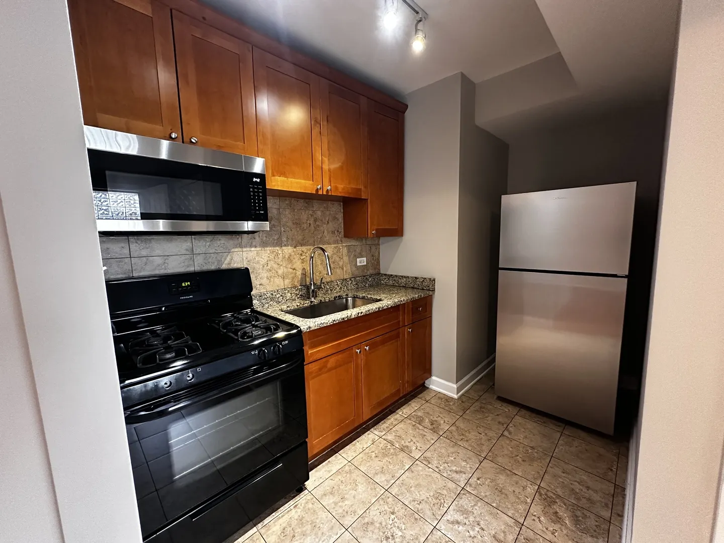 414 W Walnut Street IL #210