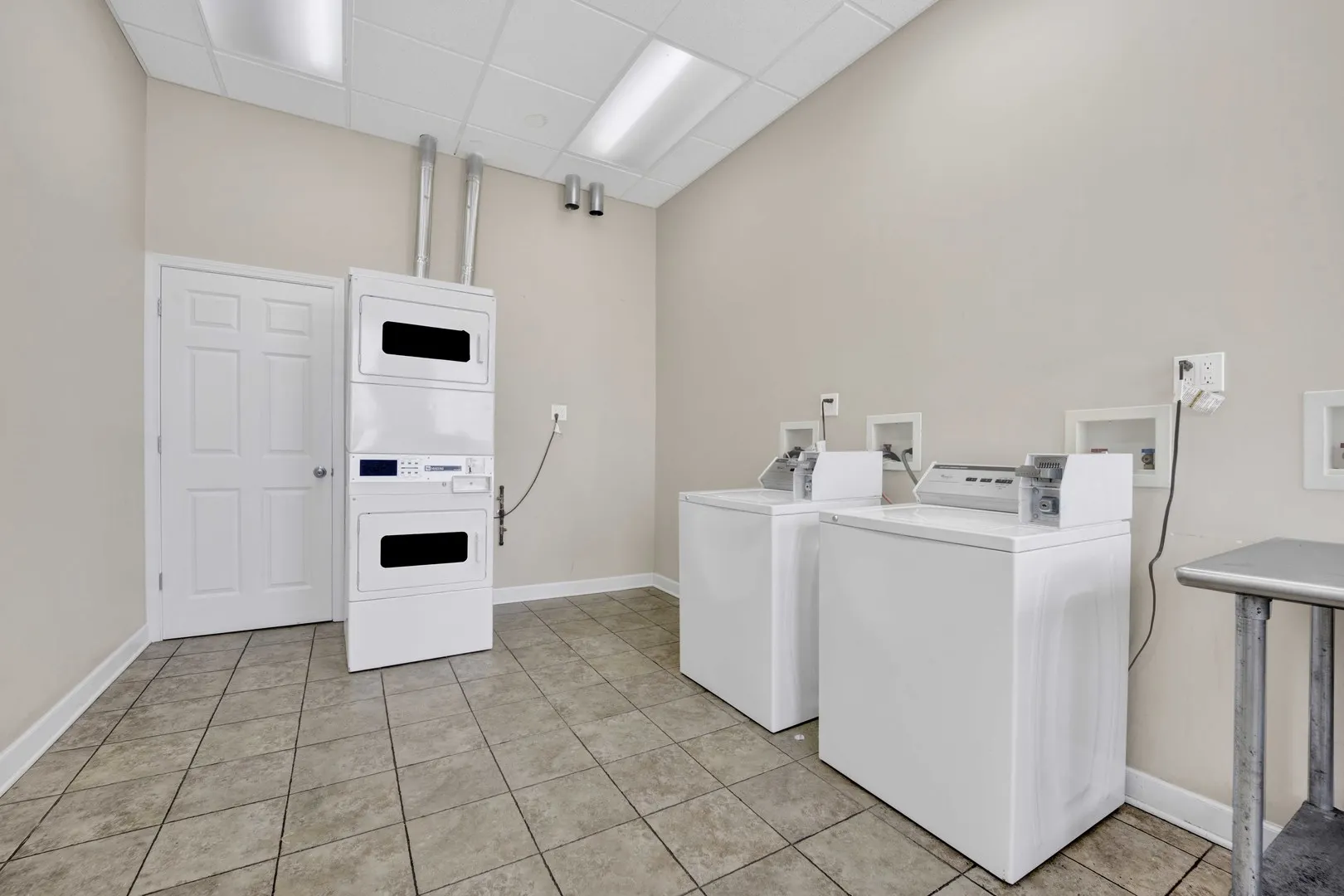 414 W Walnut Street IL #210
