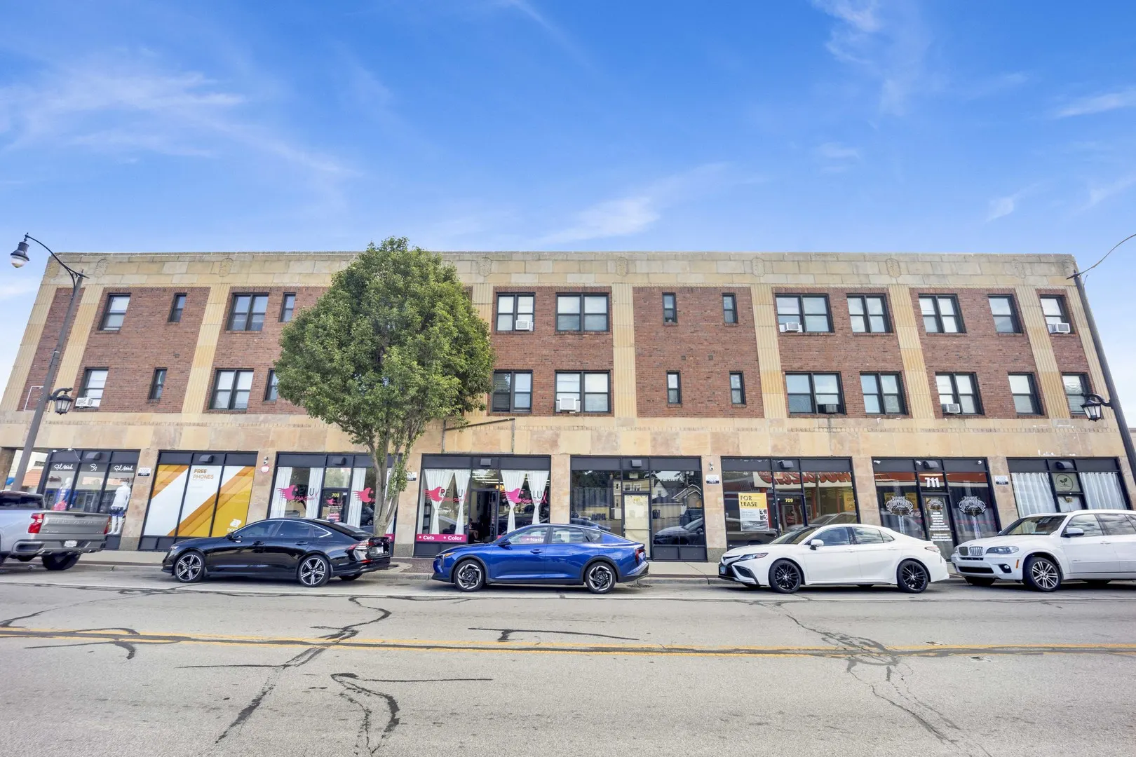 414 W Walnut Street IL #210