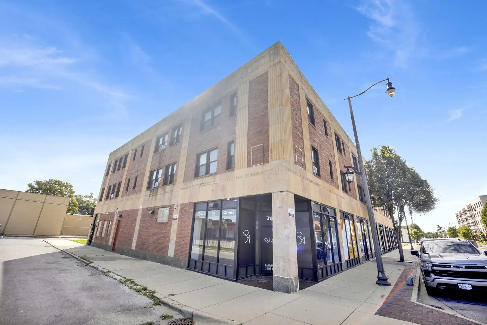 414 W Walnut Street IL #210