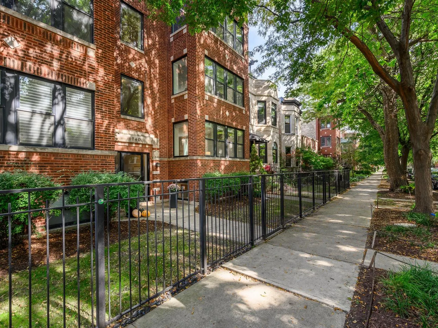 1740 W Catalpa Avenue IL #1E