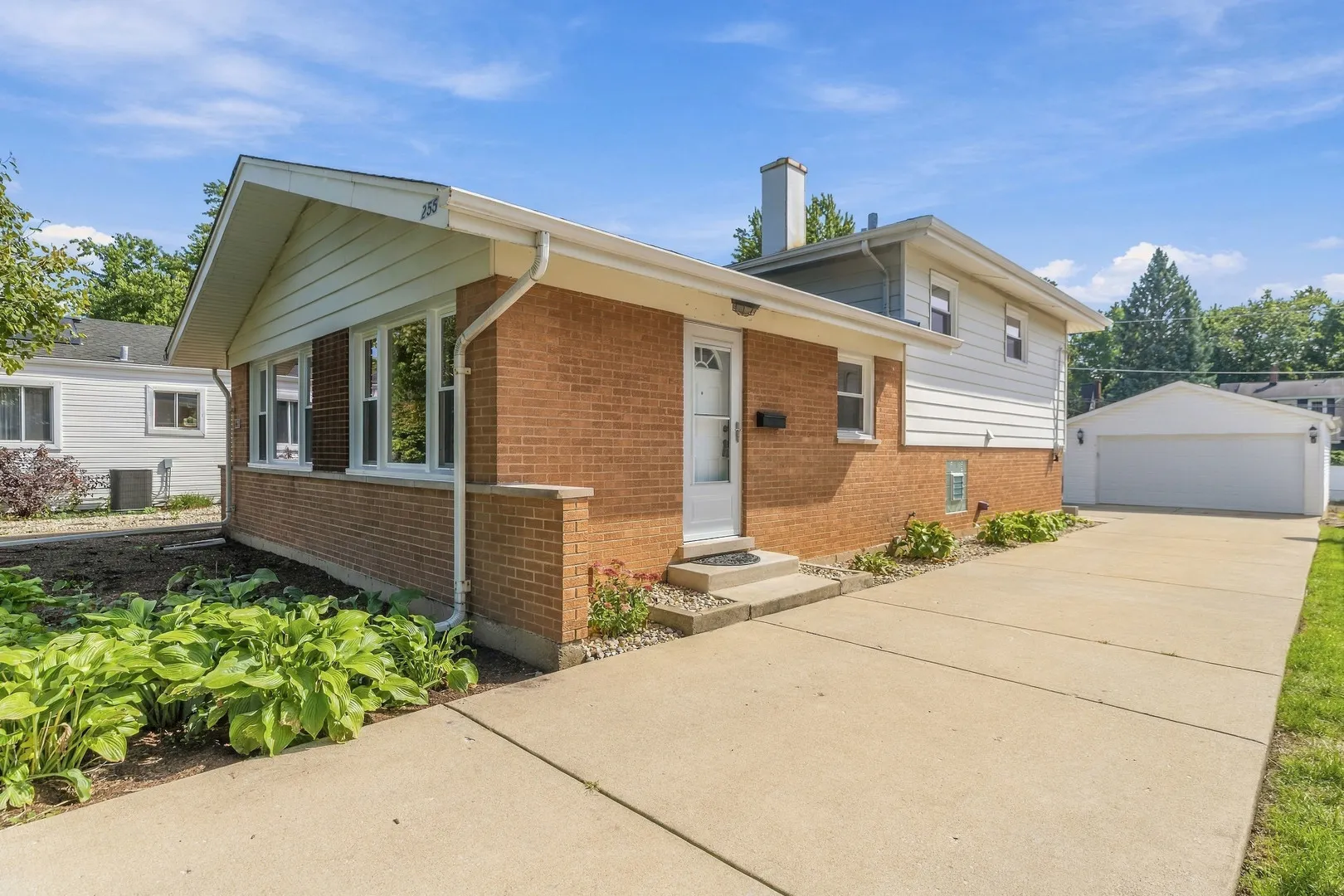 255 E Parkside Avenue IL