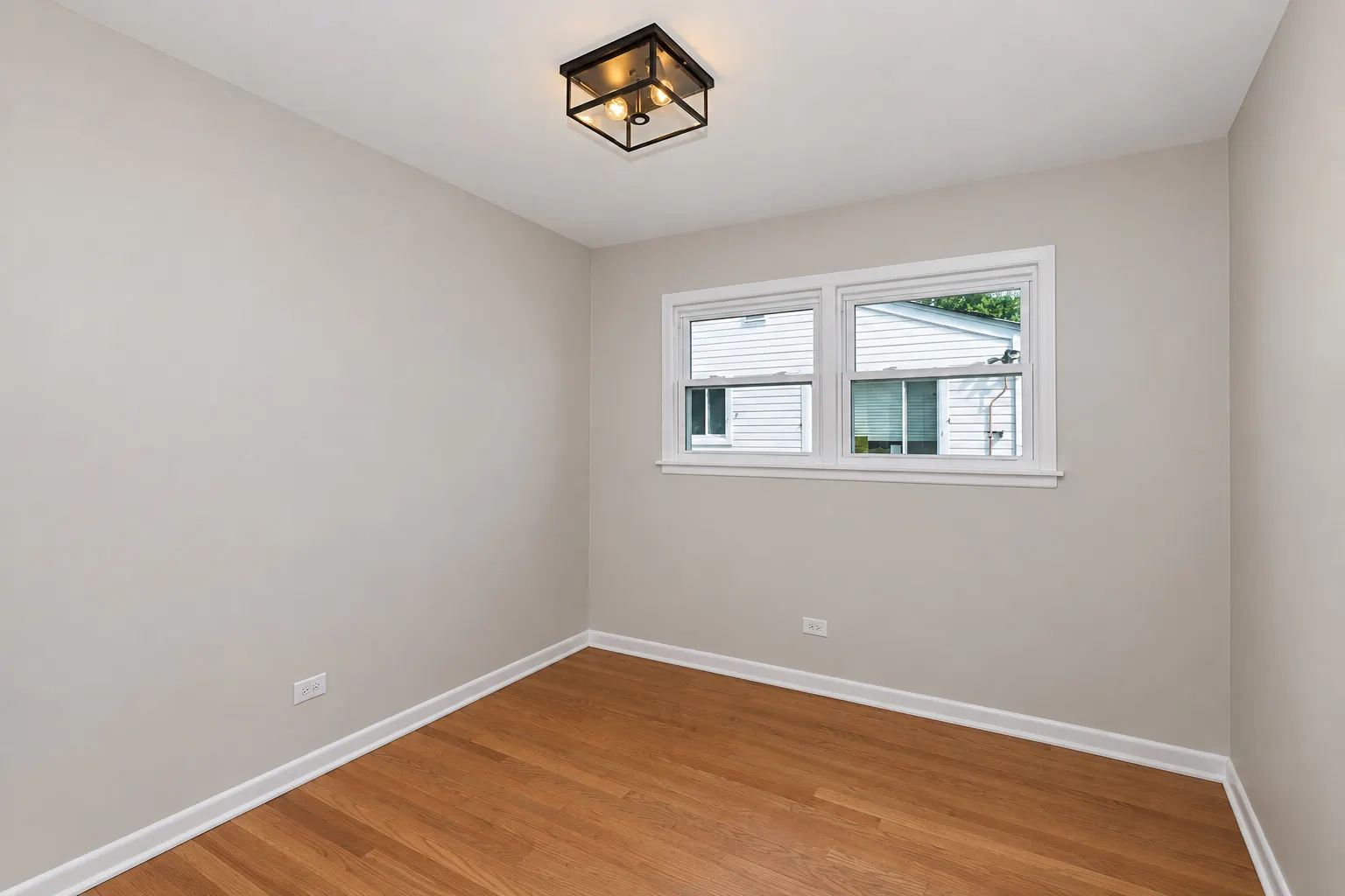 255 E Parkside Avenue IL