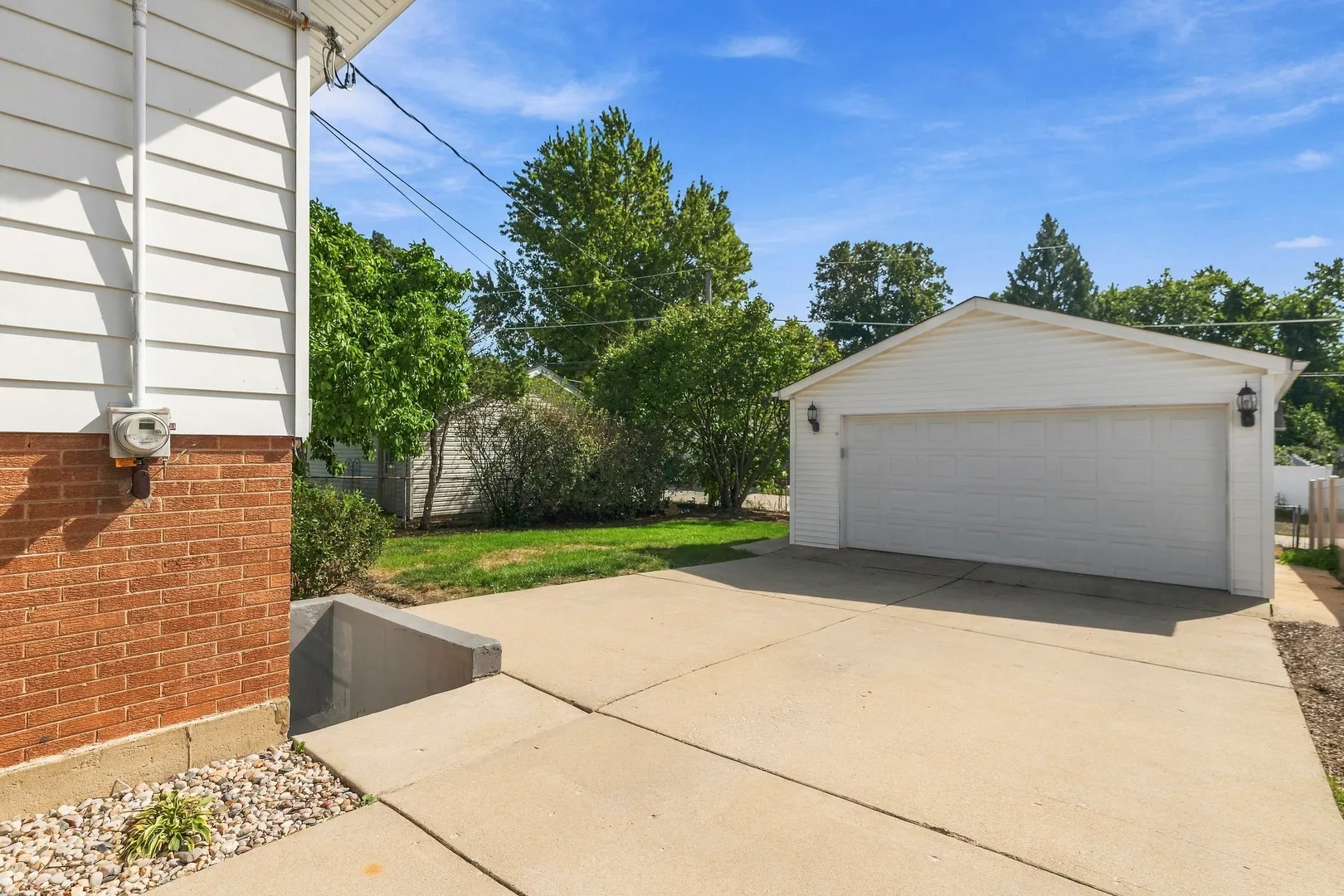255 E Parkside Avenue IL