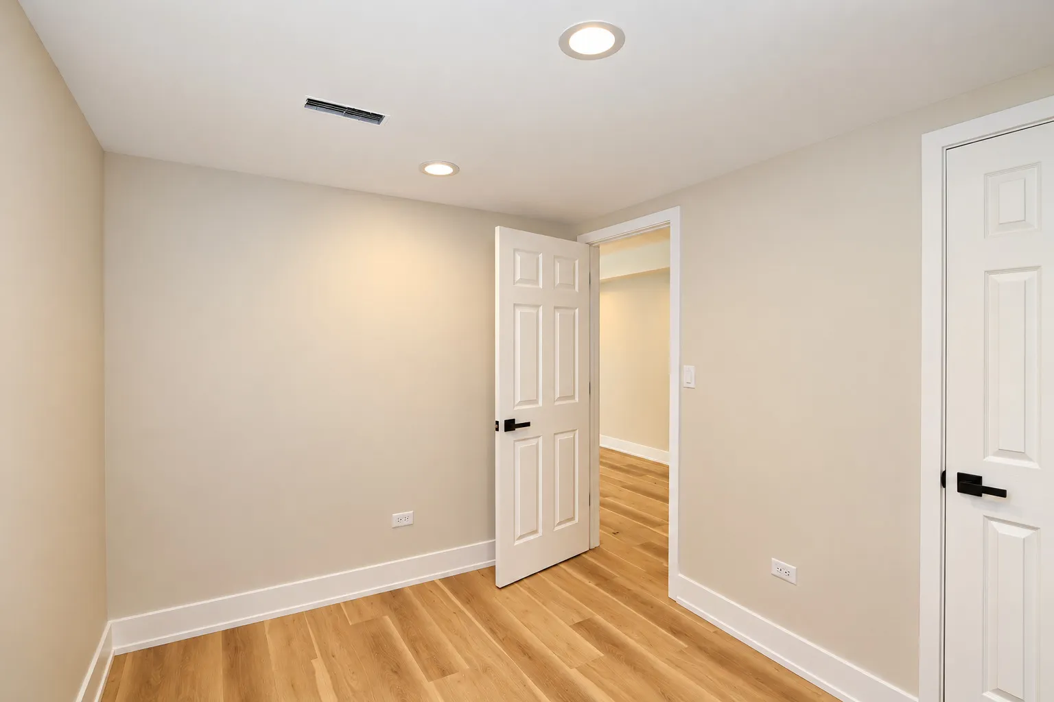 255 E Parkside Avenue IL