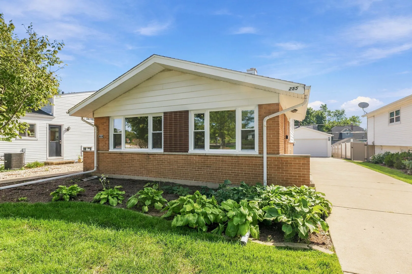 255 E Parkside Avenue IL