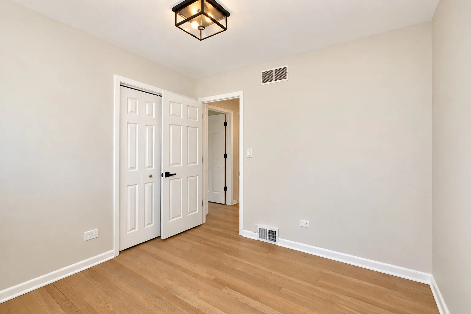 255 E Parkside Avenue IL