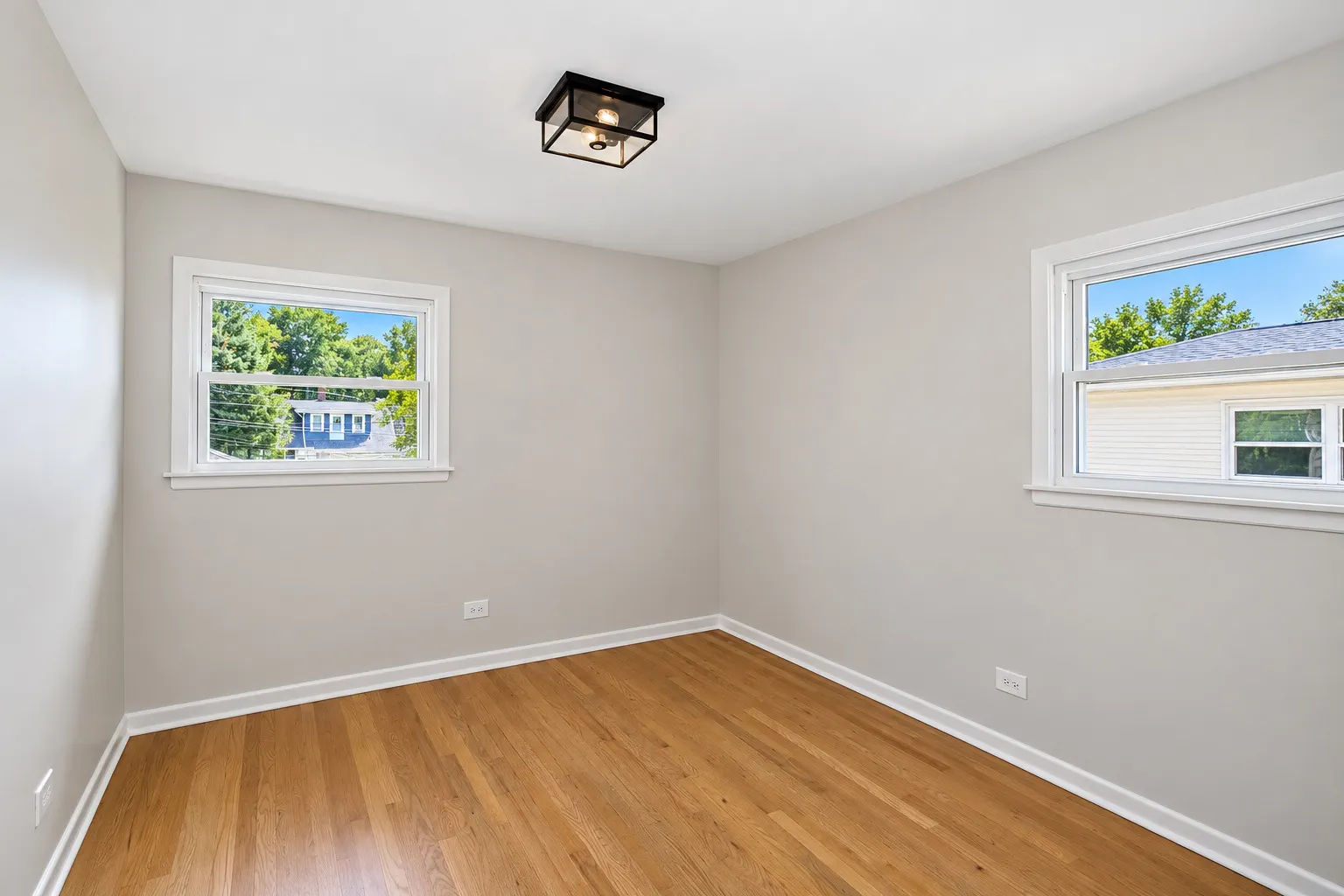 255 E Parkside Avenue IL