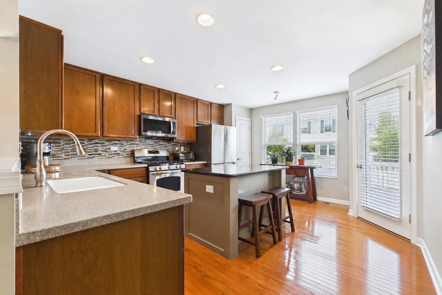 3402 Neubauer Circle IL