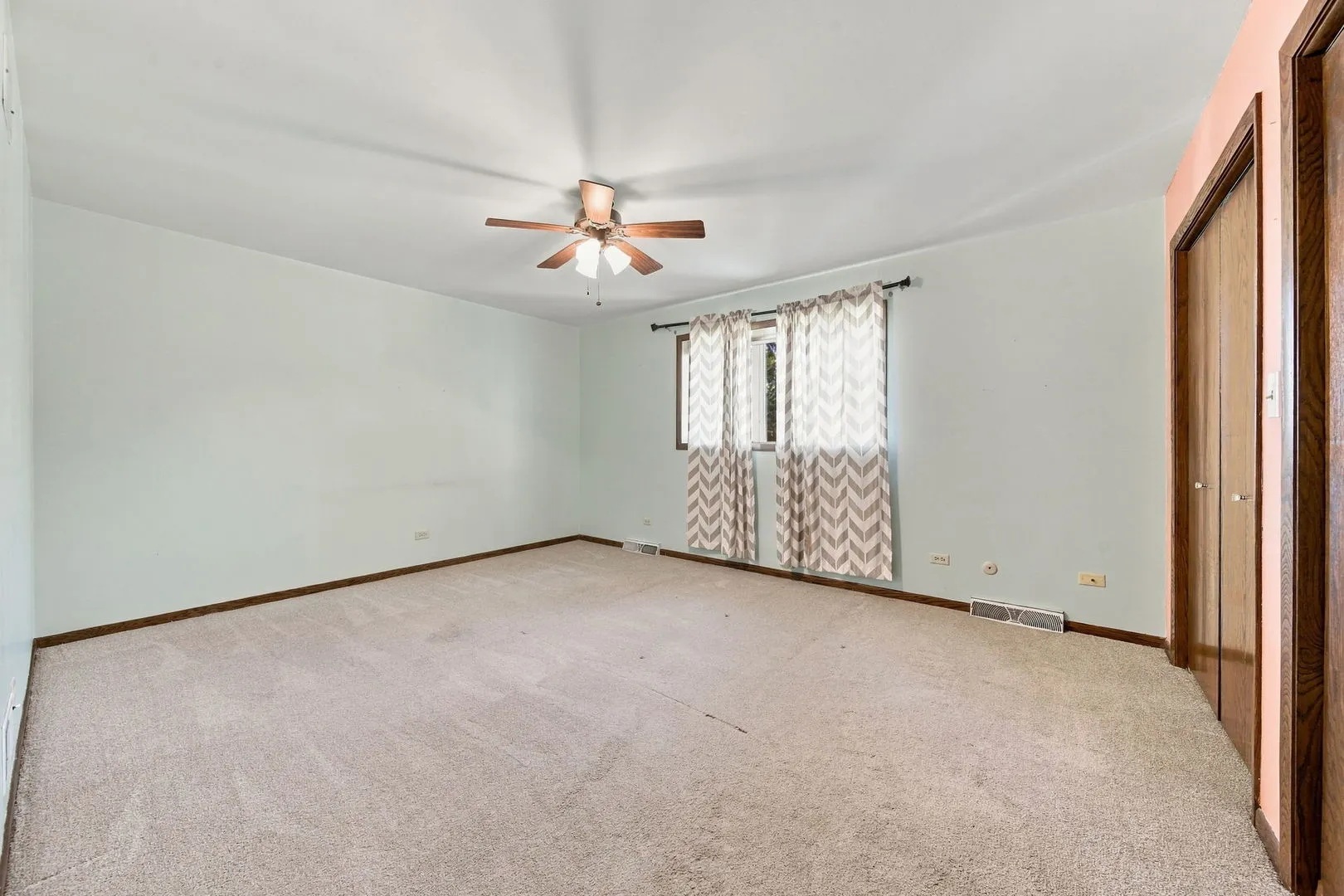 907 Lark Street IL