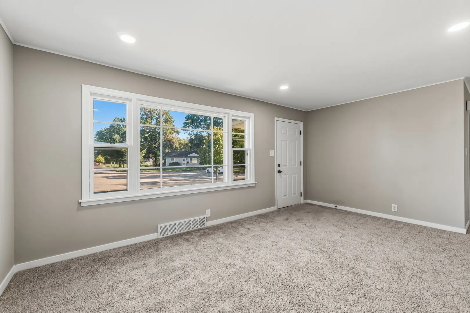131 Riverside Drive IL