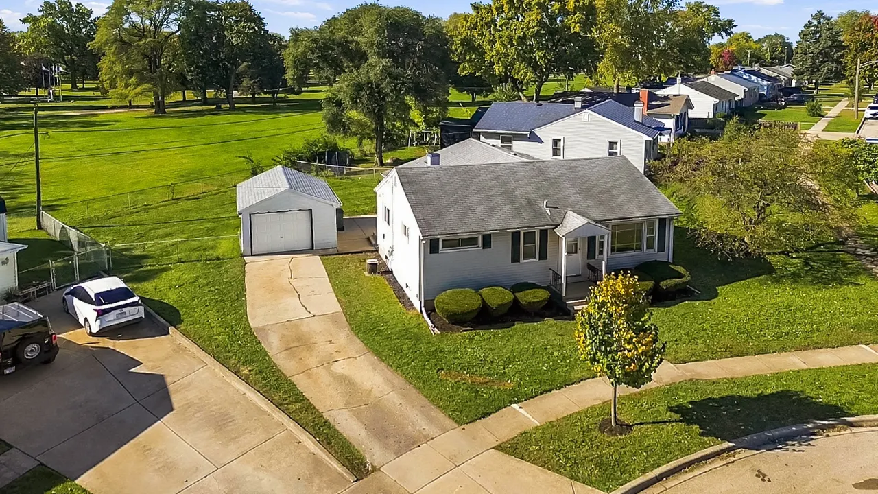 131 Riverside Drive IL