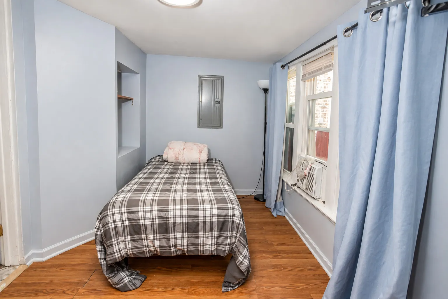 3906 W Montrose Avenue IL