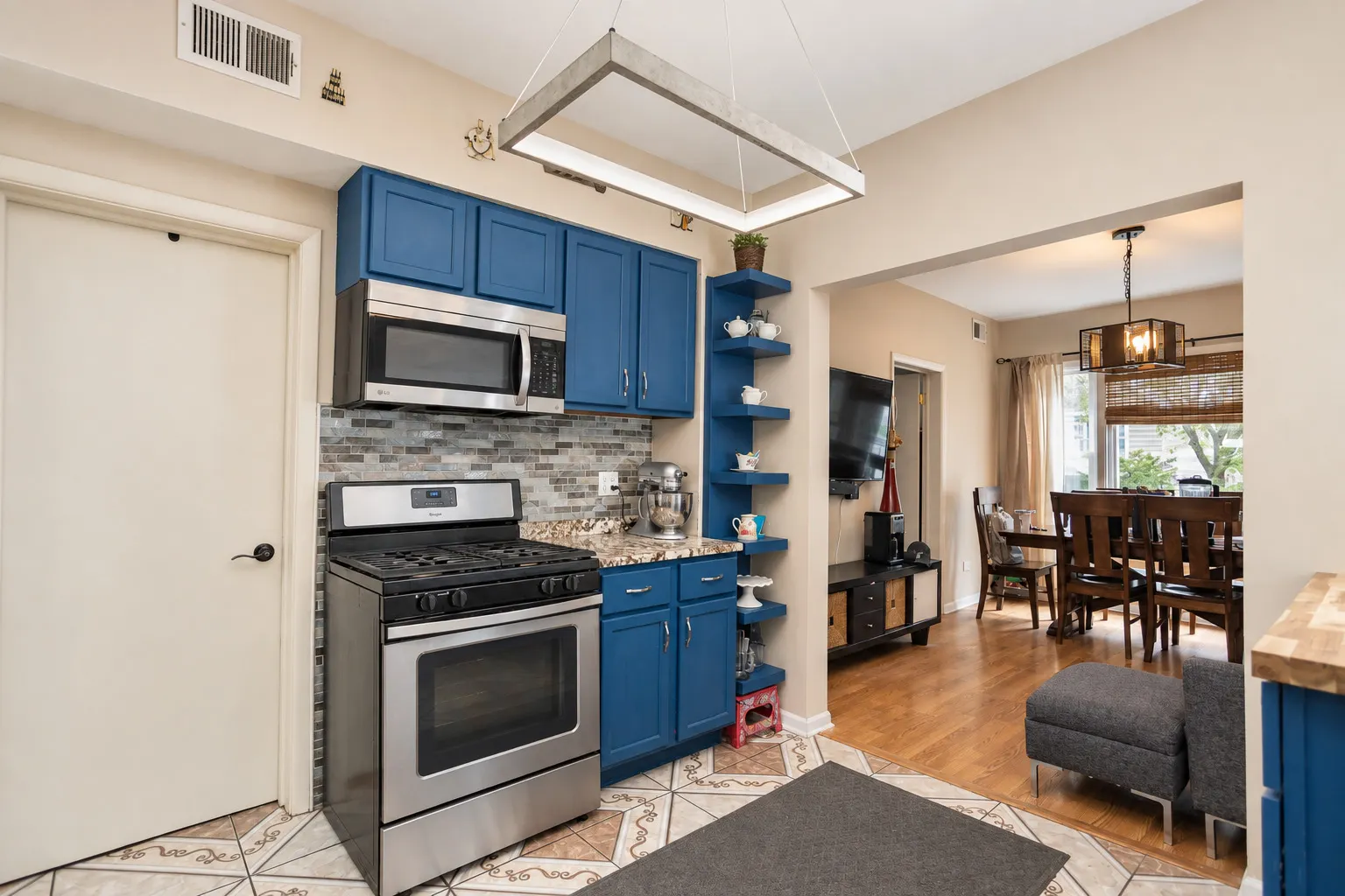 3906 W Montrose Avenue IL