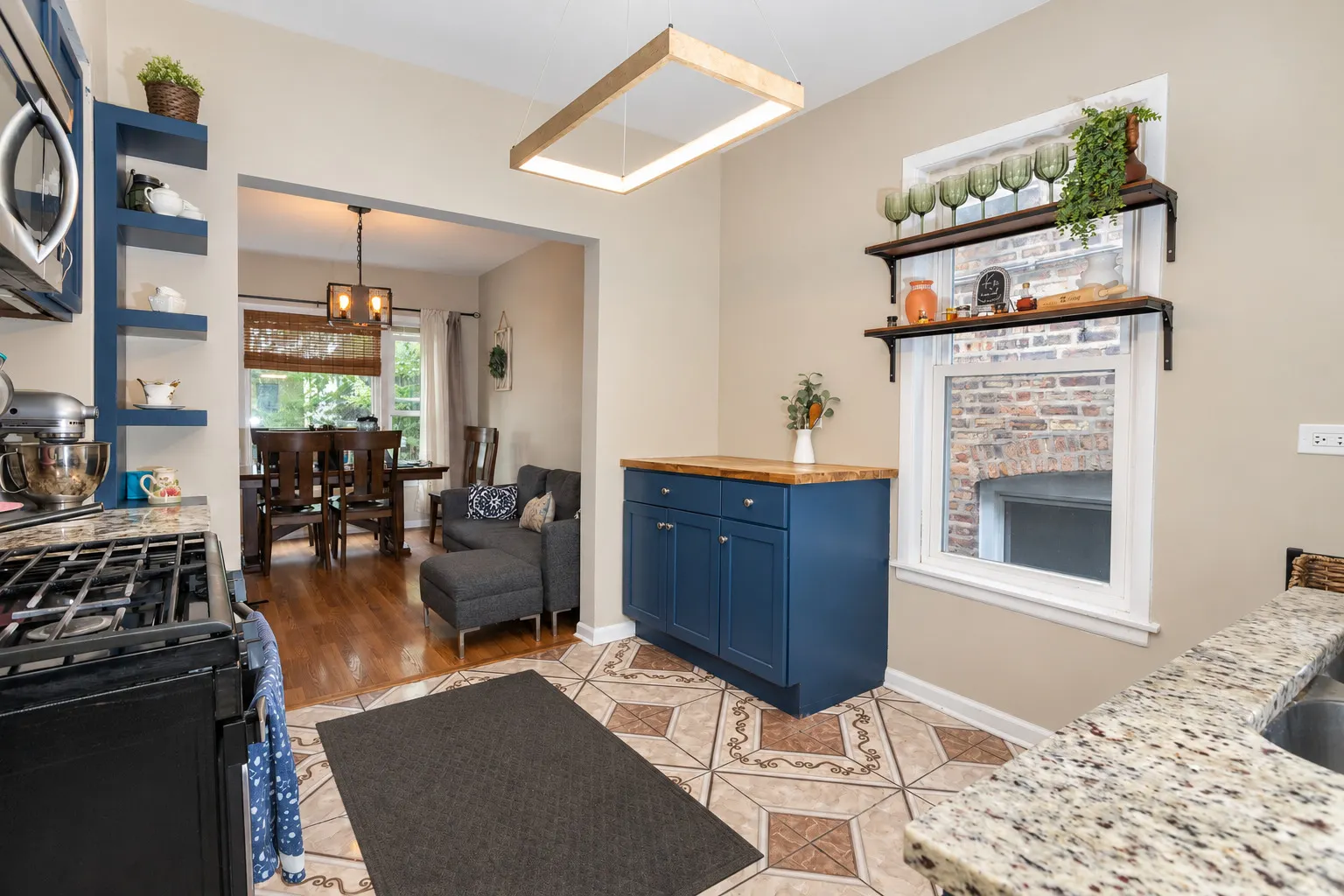 3906 W Montrose Avenue IL