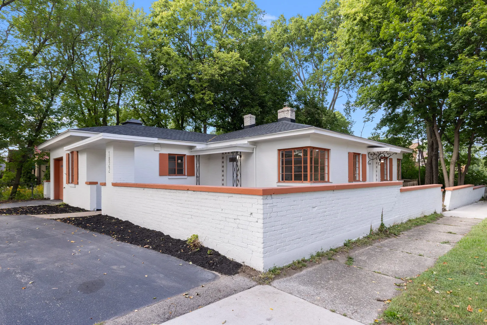1822 E State Street IL