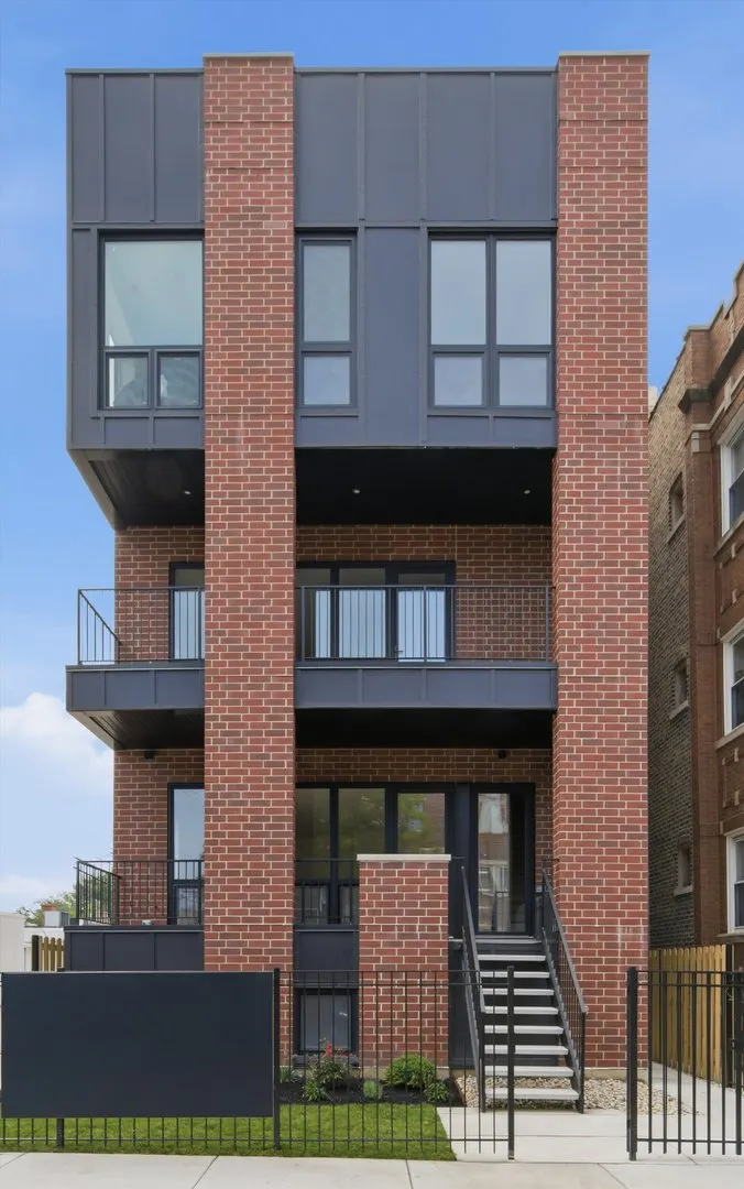6414 N Francisco Avenue IL #2R