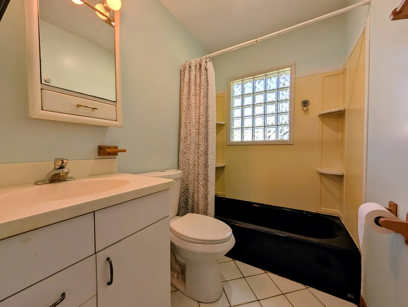 21 E ROMEO Road IL #A