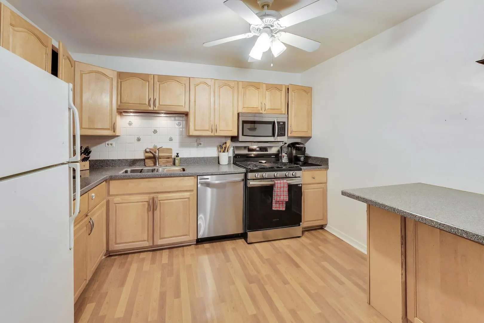 445 S Cleveland Avenue IL #302
