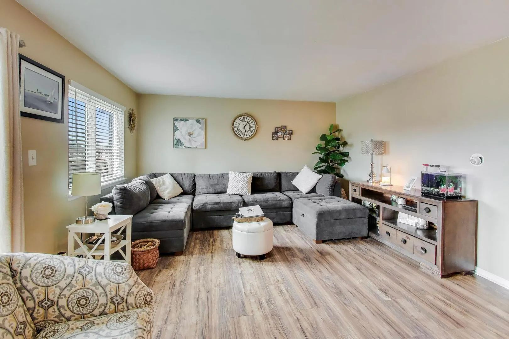 445 S Cleveland Avenue IL #302