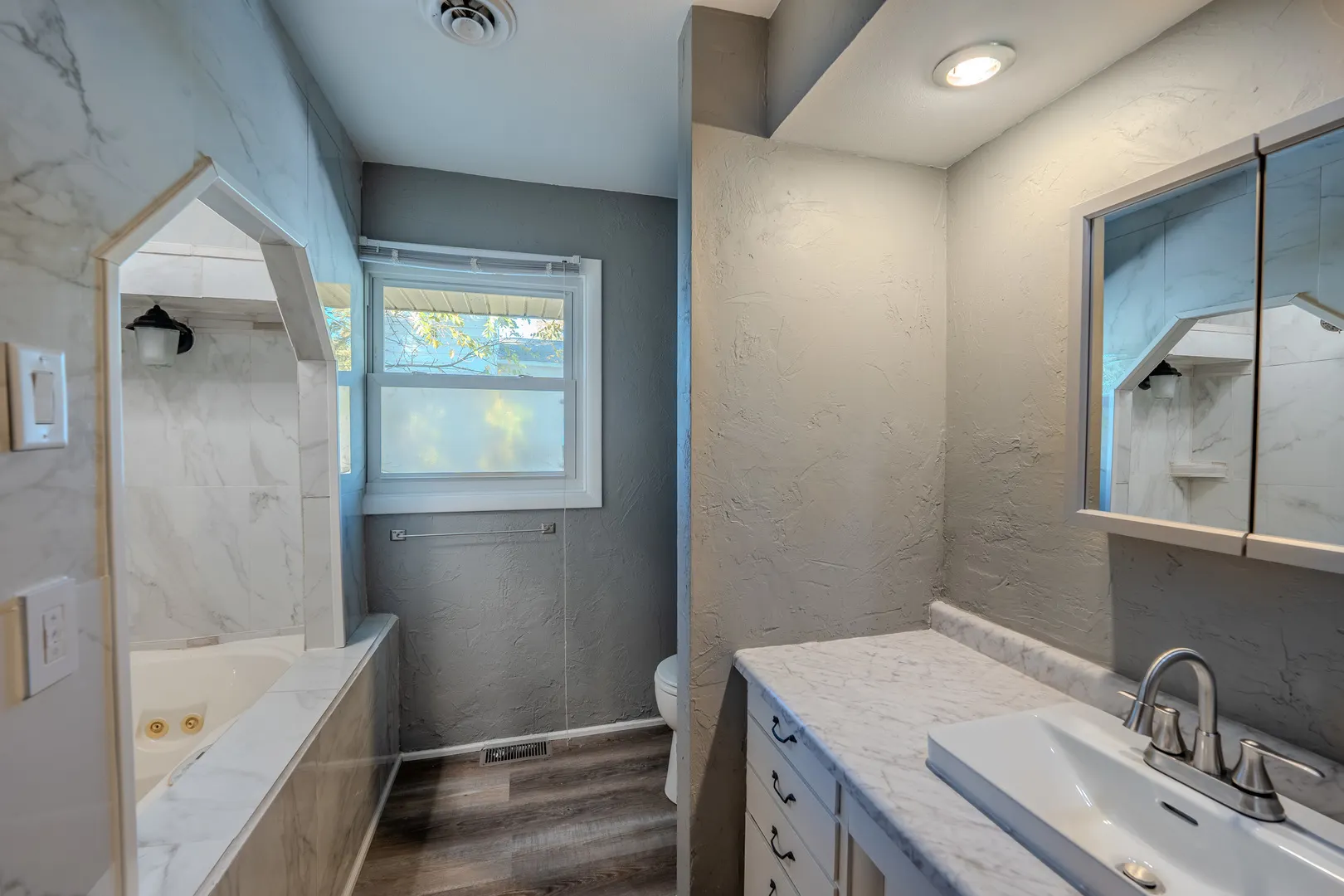 1427 S Walnut Avenue IL