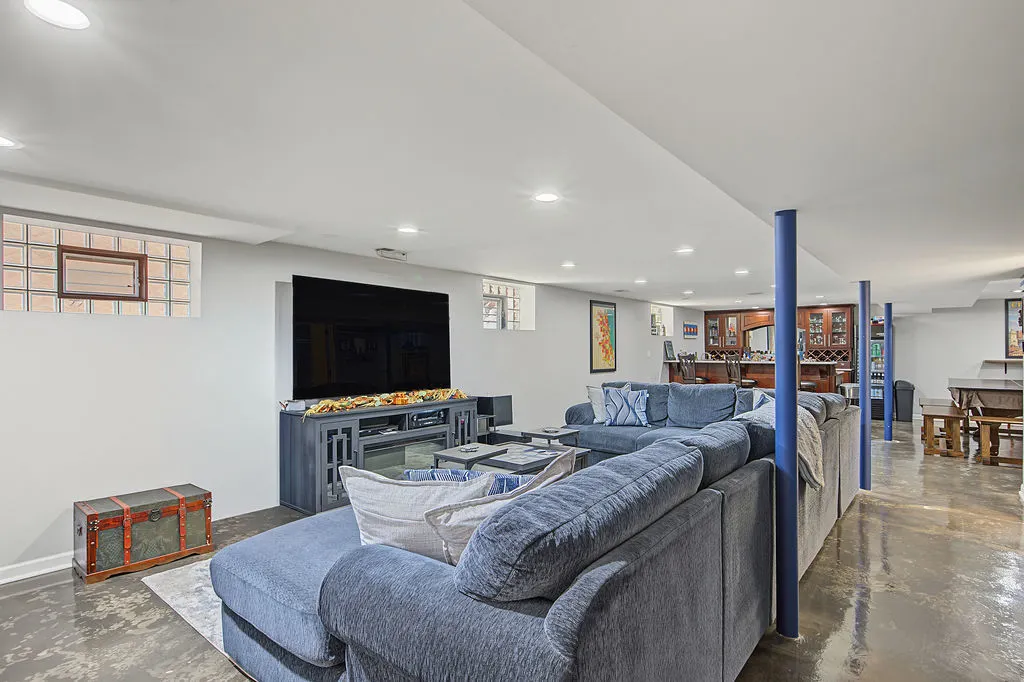 7058 W 63rd Place IL