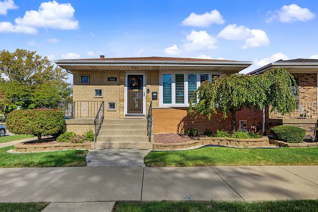 7058 W 63rd Place IL