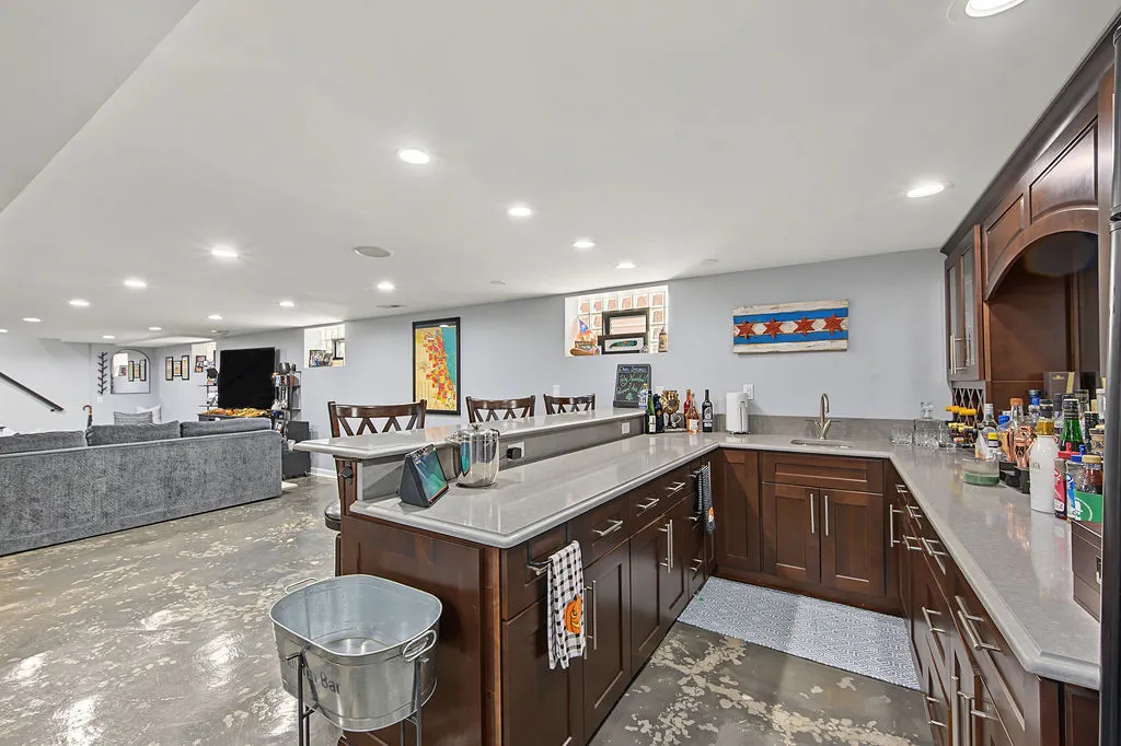 7058 W 63rd Place IL