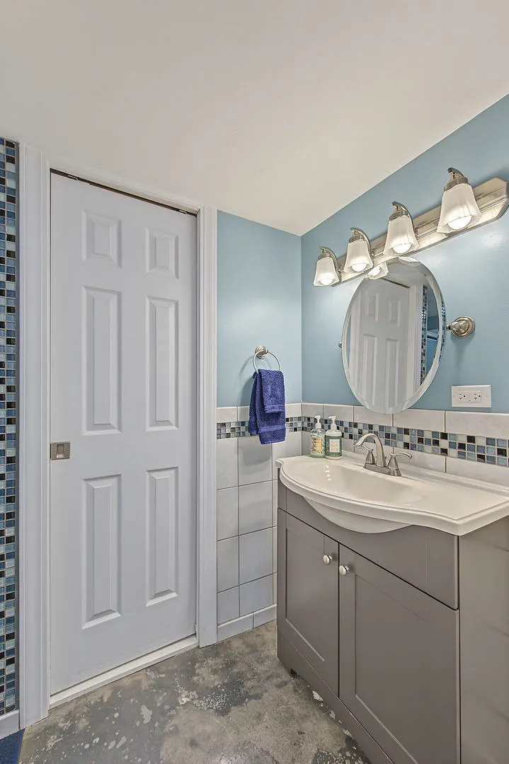 7058 W 63rd Place IL