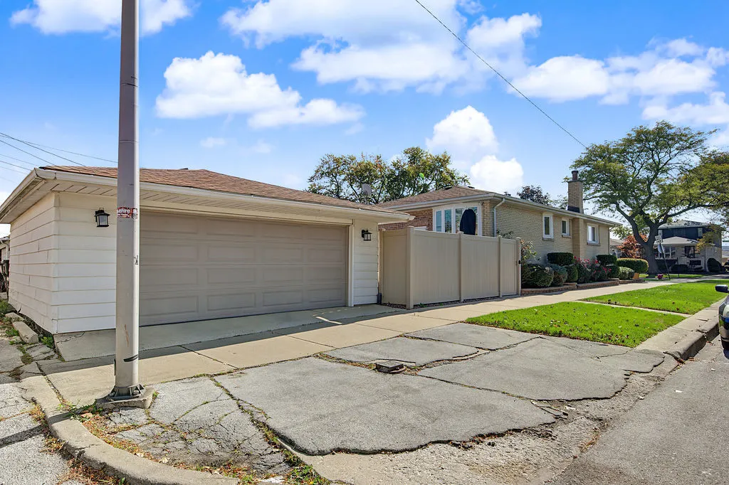 7058 W 63rd Place IL