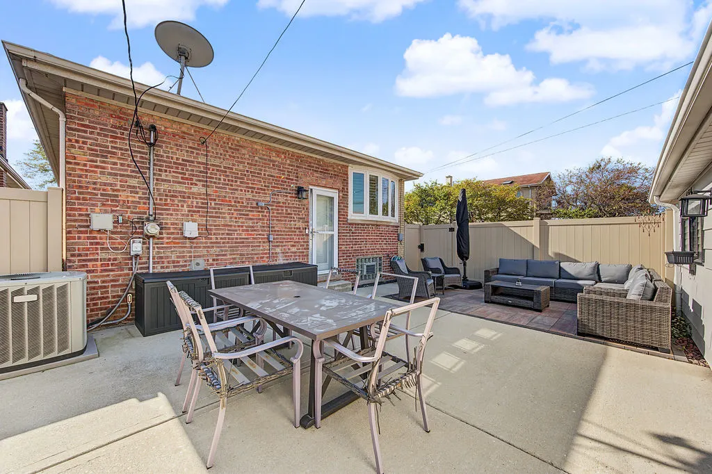 7058 W 63rd Place IL