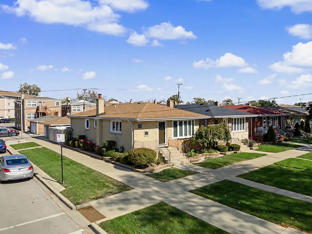 7058 W 63rd Place IL