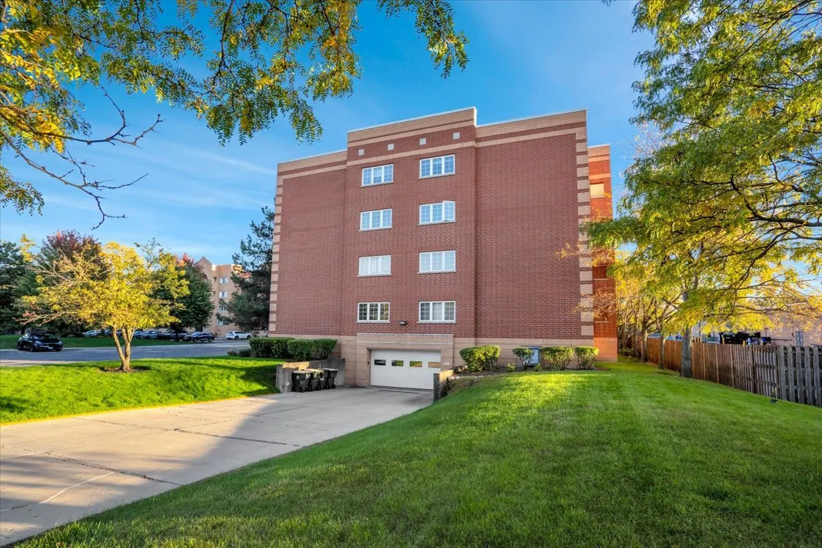 55 S Hale Street IL #207