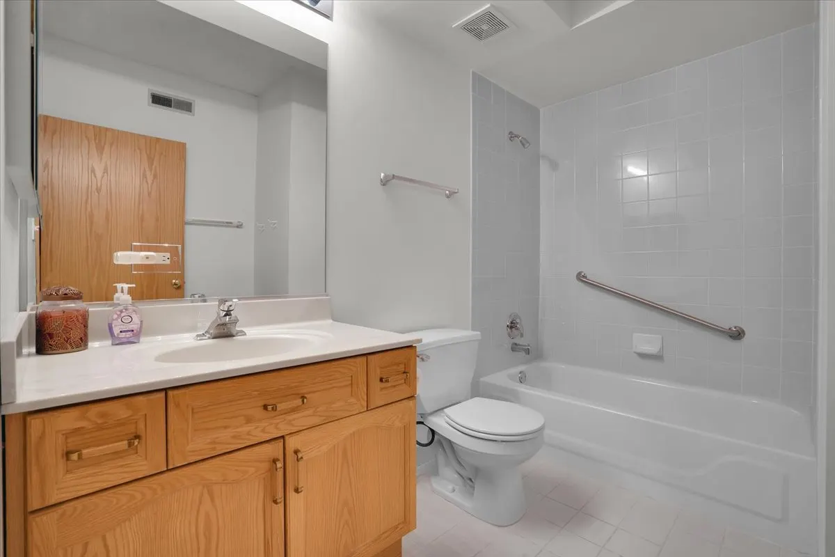 55 S Hale Street IL #207