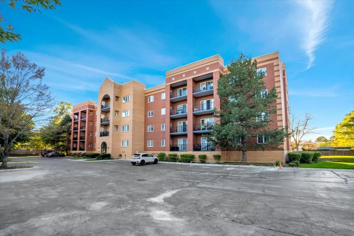 55 S Hale Street IL #207
