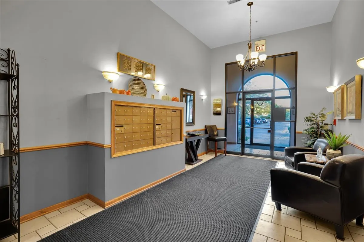 55 S Hale Street IL #207