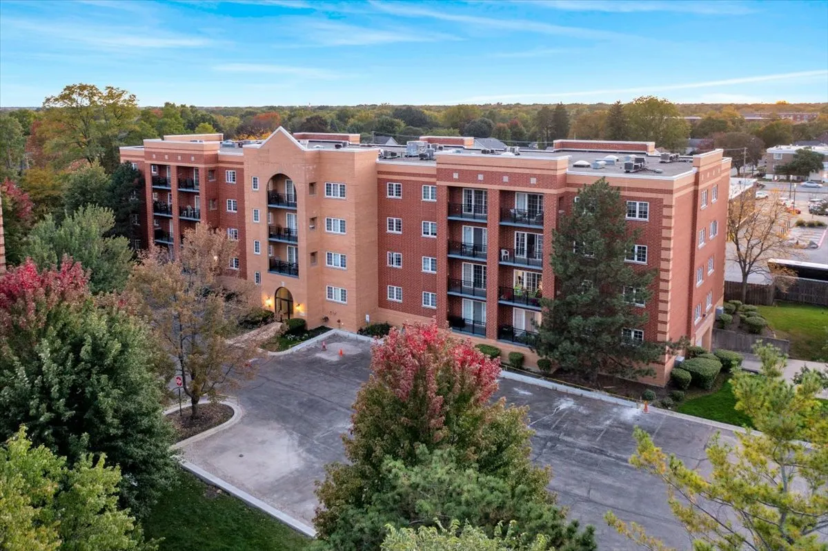 55 S Hale Street IL #207