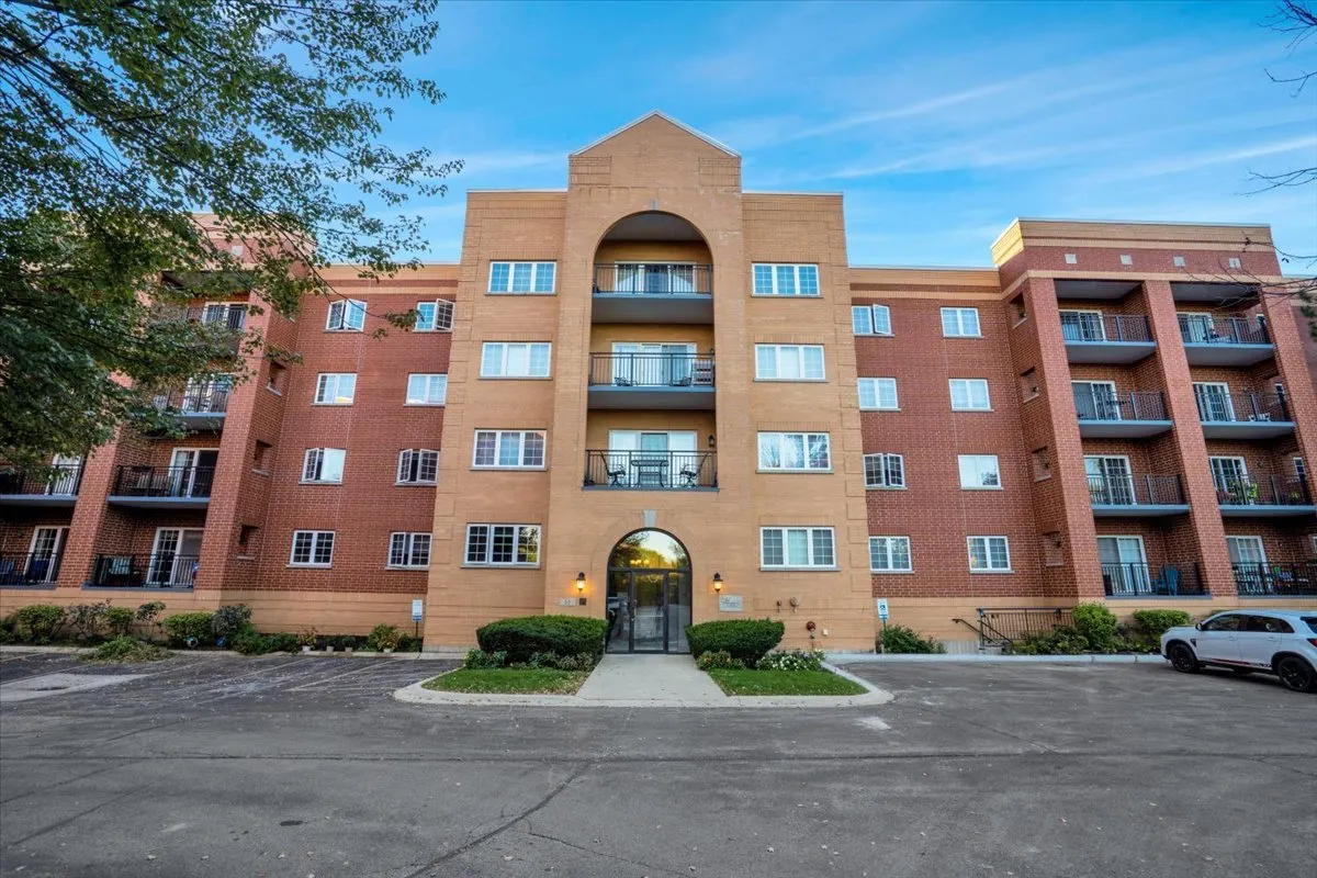 55 S Hale Street IL #207