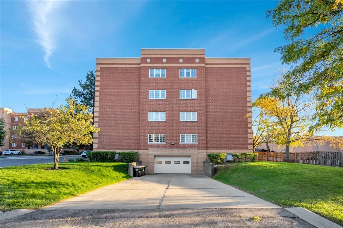 55 S Hale Street IL #207