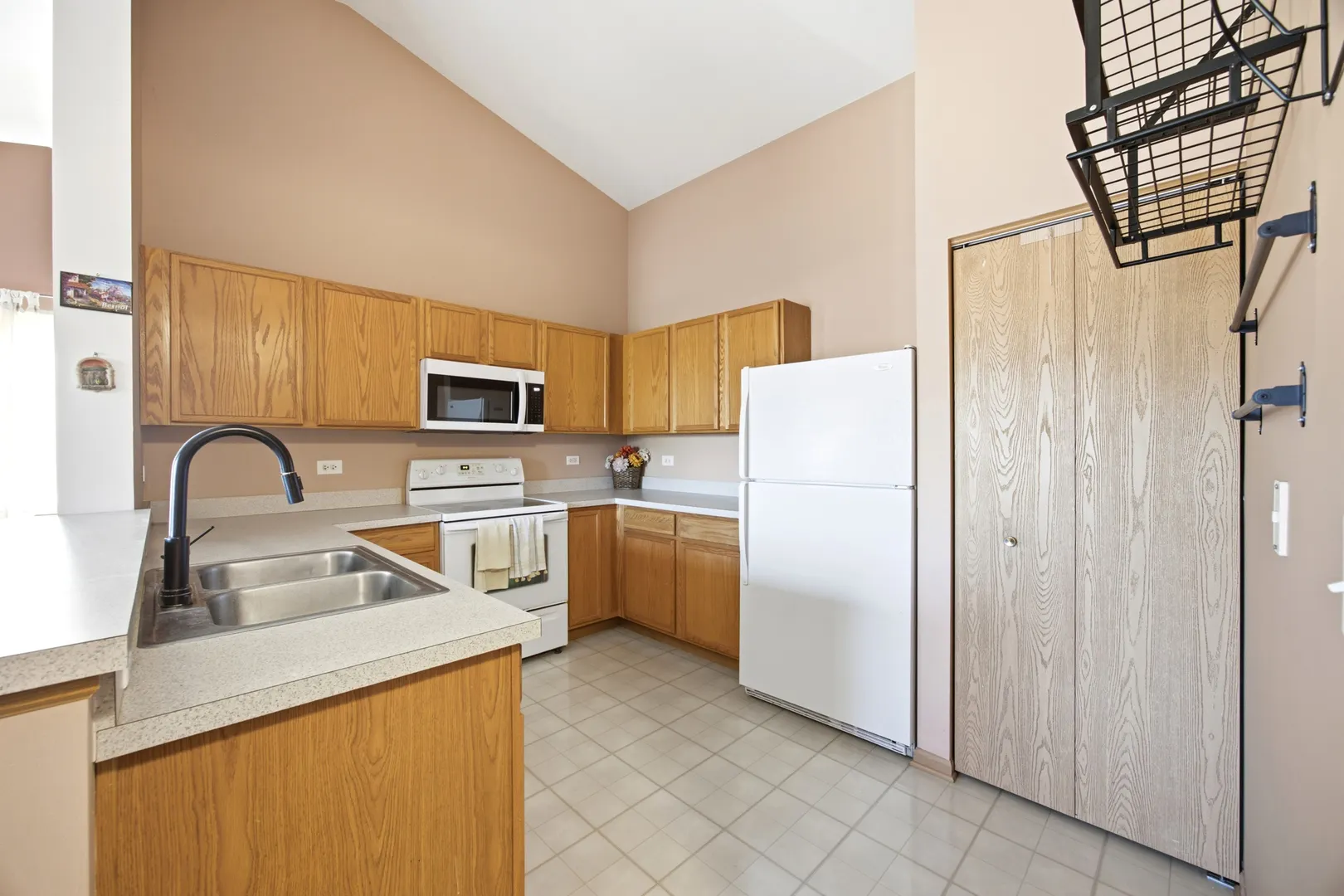 625 Silverstone Drive IL #625