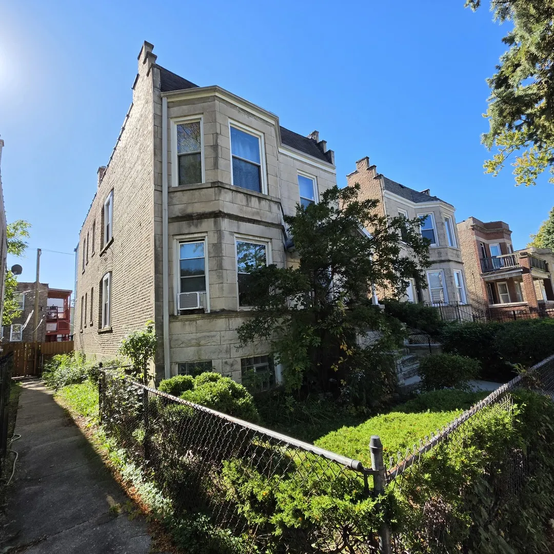 4907 W Fulton Street IL